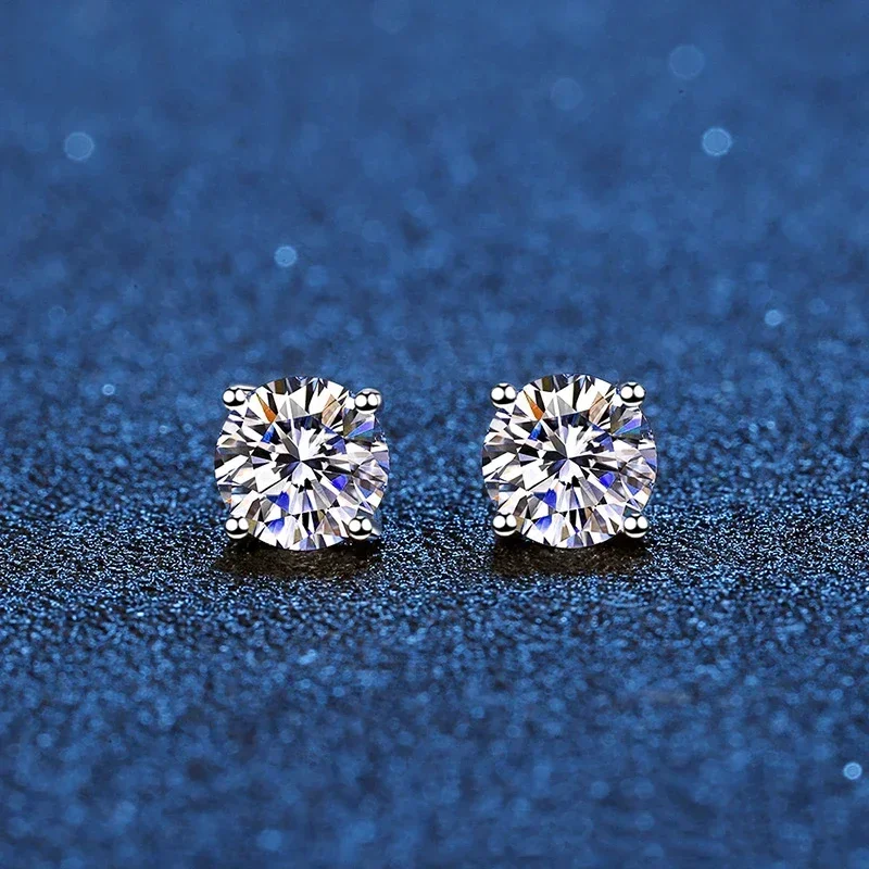 Real Moissanite Stud Earrings 18K White Gold Plated Sterling Silver 4 Prong Diamond Earring for Women Men Ear Stud 1ct 2ct 4ct
Real Moissanite Stud Earrings 18K White Gold Plated Sterling Silver 4 Prong Diamond Earring for Women Men Ear Stud 1ct 2ct 4ct