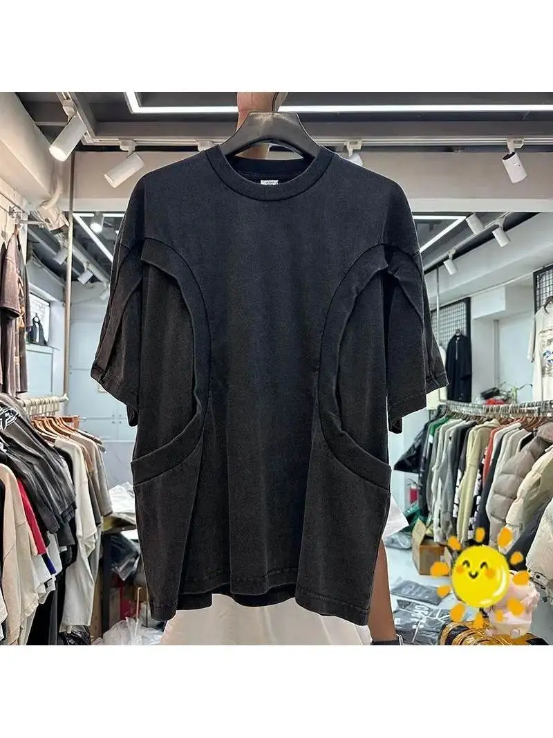 Vintage Double Layer Sewing Tirt Men Women 24SS 2024ss PVC Fabric Ciwalk Sle Batwing Sve Other00% Material
Vintage Double Layer Sewing Tirt Men Women 24SS 2024ss PVC Fabric Ciwalk Sle Batwing Sve Other00% Material