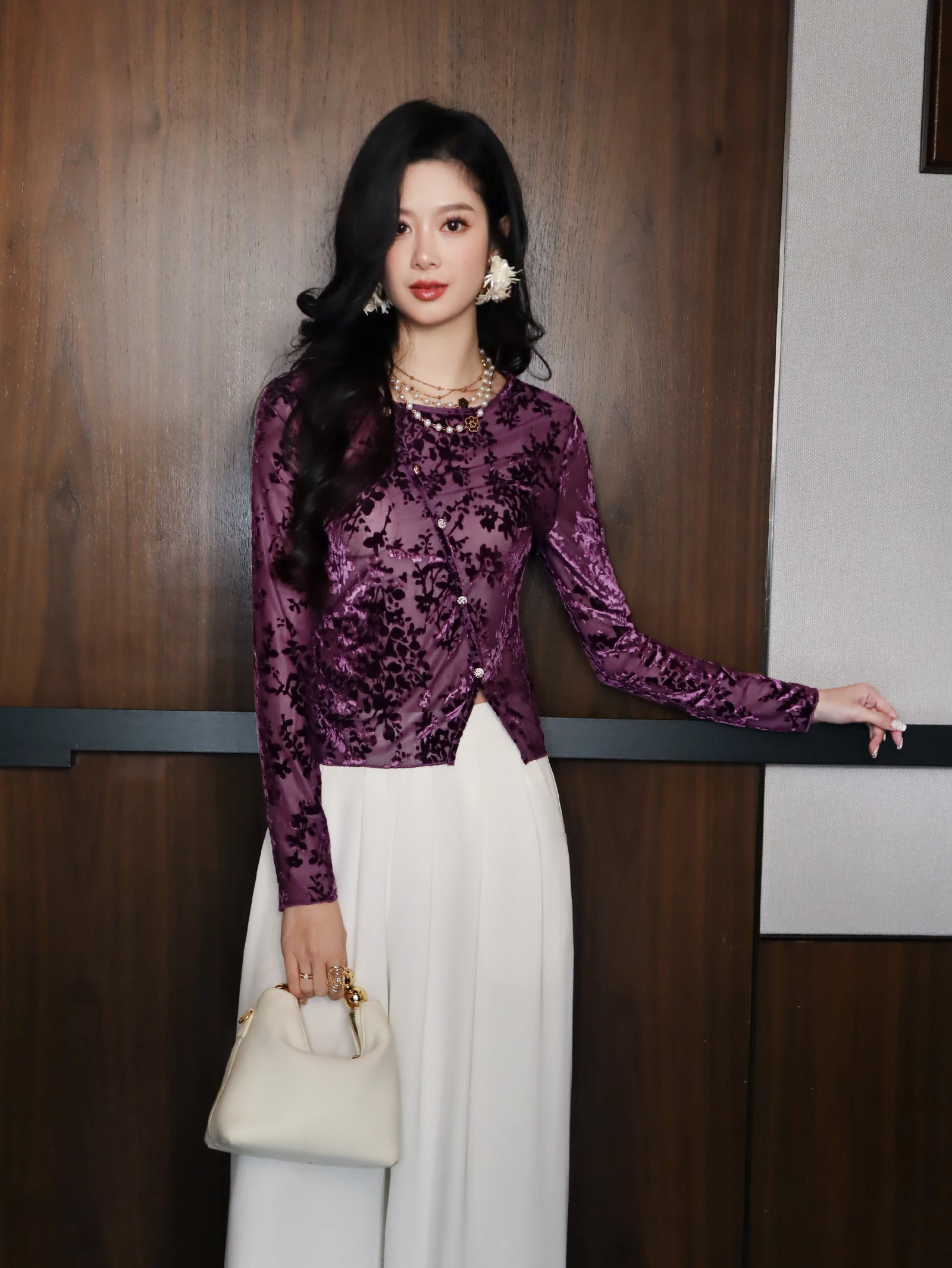 Retro Luxury Velvet Floral Embroidery Asymmetrical Collar Slimming Long Sve irt Women's Top Faion Ele Casual Wear
Retro Luxury Velvet Floral Embroidery Asymmetrical Collar Slimming Long Sve irt Women's Top Faion Ele Casual Wear