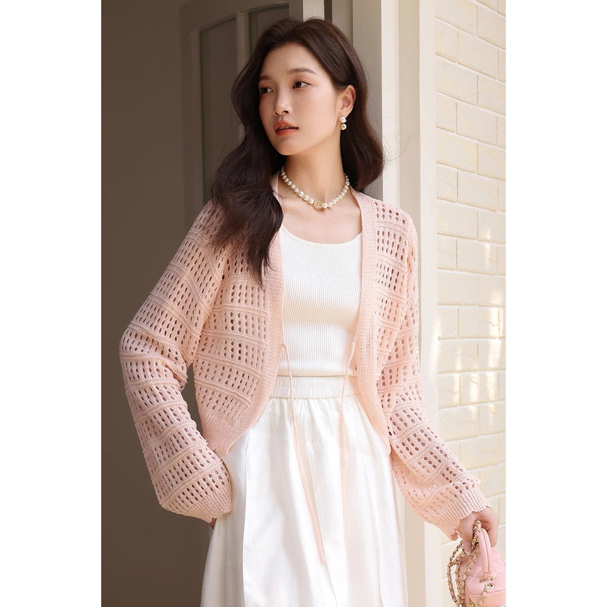 Женский кардиган SENTUBILA 2026, весна-осень, ажурный, на шнуровке, с V-образным вырезом, свободный, с длинными рукавами, укороченный, вязаный, женский, W52H80223
Женский кардиган SENTUBILA 2026, весна-осень, ажурный, на шнуровке, с V-образным вырезом, свободный, с длинными рукавами, укороченный, вязаный, женский, W52H80223