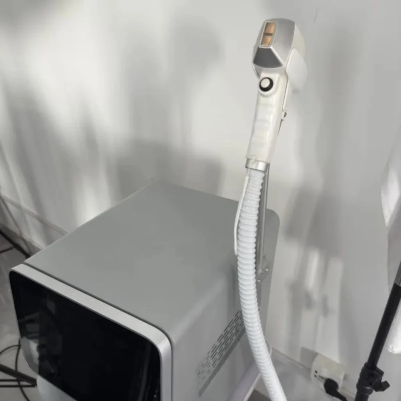 4000W High Power 10 Bars 3-Wavelength (755/808/1064nm) Ice Cooling Laser Hair Removal Machine for Salon Use Whole Body CE
4000W High Power 10 Bars 3-Wavelength (755/808/1064nm) Ice Cooling Laser Hair Removal Machine for Salon Use Whole Body CE