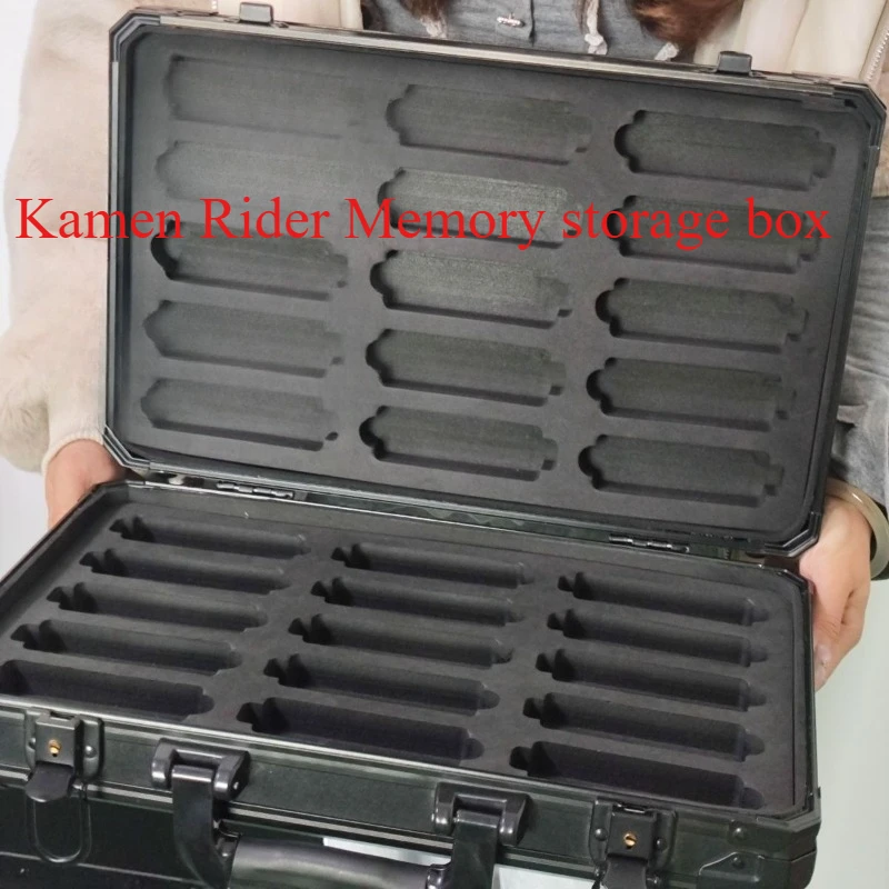Kamen Rider W Gaia Чехол для памяти из алюминиевого сплава из пенопласта EVA для хранения памяти DX/CSM Коробка для коллекционера памяти Высокая емкость Прочный
Kamen Rider W Gaia Чехол для памяти из алюминиевого сплава из пенопласта EVA для хранения памяти DX/CSM Коробка для коллекционера памяти Высокая емкость Прочный