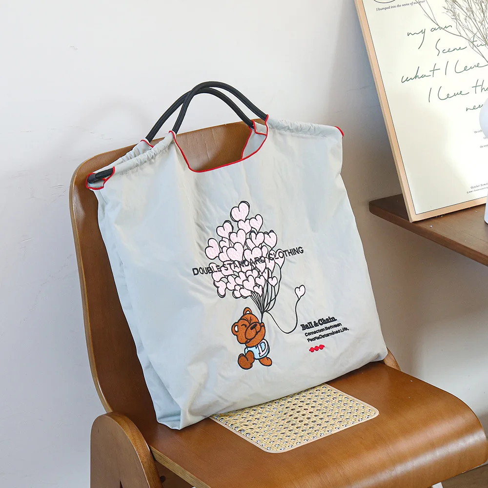 New Nylon Embroidered Bag, Fashionable and Versatile, Niche, Large-Capacity Shoulder Shopping Bag, Women's Trendy Style
New Nylon Embroidered Bag, Fashionable and Versatile, Niche, Large-Capacity Shoulder Shopping Bag, Women's Trendy Style