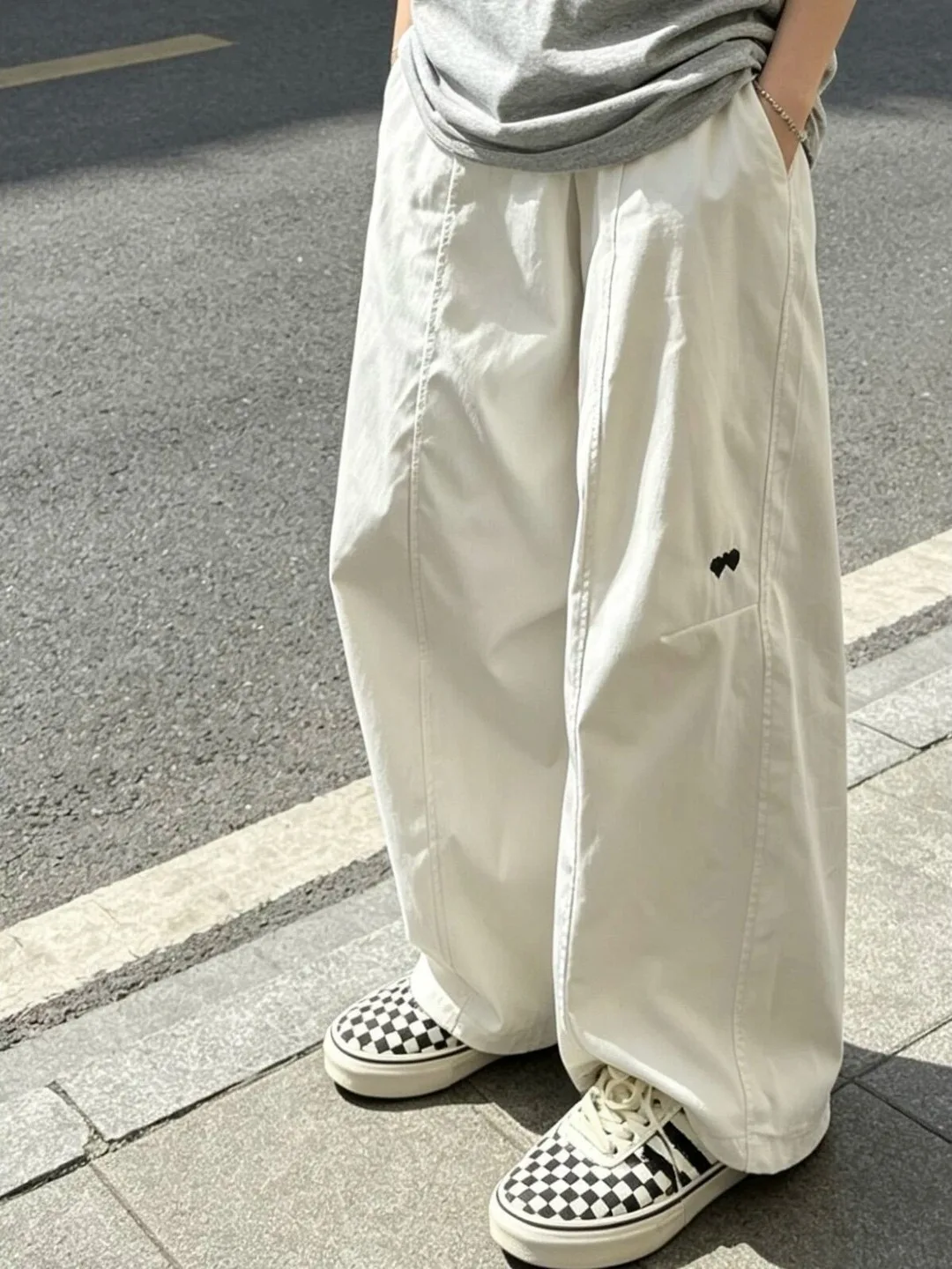 Lightweight Summer Casual Pants with Embroidered Heart Design Wide Leg Harem Trousers for Men in Beige Color Hip Hop Style
Lightweight Summer Casual Pants with Embroidered Heart Design Wide Leg Harem Trousers for Men in Beige Color Hip Hop Style