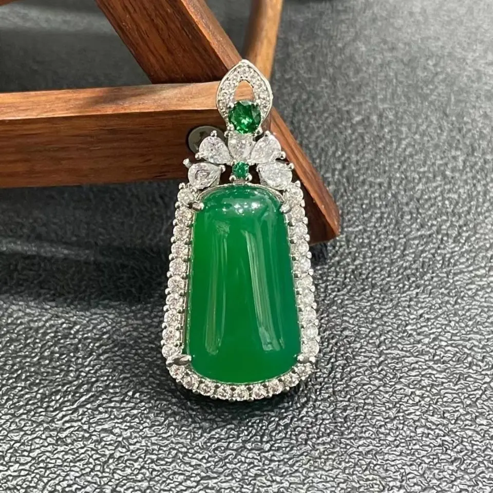 Natural Agate High Ice Chrysoprase Inlaid with Safe Pendant for Women's Fashion Joker Necklace
Natural Agate High Ice Chrysoprase Inlaid with Safe Pendant for Women's Fashion Joker Necklace