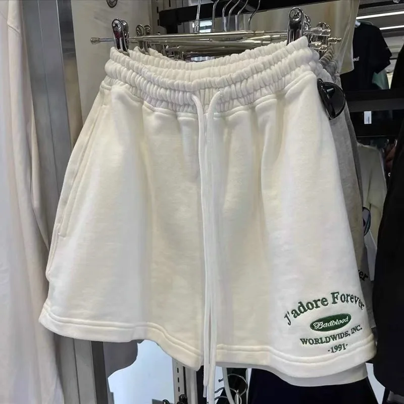 American Style High Waist Wide Leg Sport Shorts Women's Casual Home Leisure Hot Pants Trendy Pocket Design Short Length
American Style High Waist Wide Leg Sport Shorts Women's Casual Home Leisure Hot Pants Trendy Pocket Design Short Length