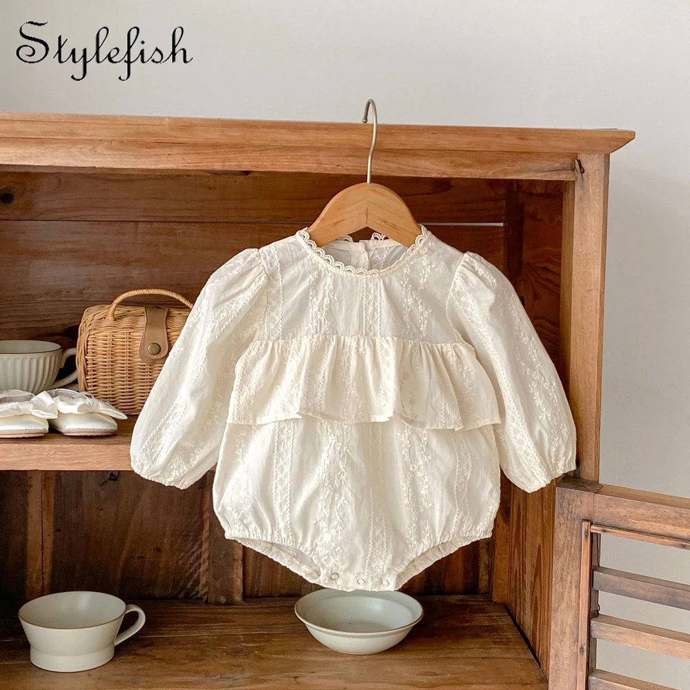 Autumn new 0-2 year old baby clothing with bubble sleeves, small skirt hem, long sleeved jumpsuit, baby girl climbing suit
Autumn new 0-2 year old baby clothing with bubble sleeves, small skirt hem, long sleeved jumpsuit, baby girl climbing suit