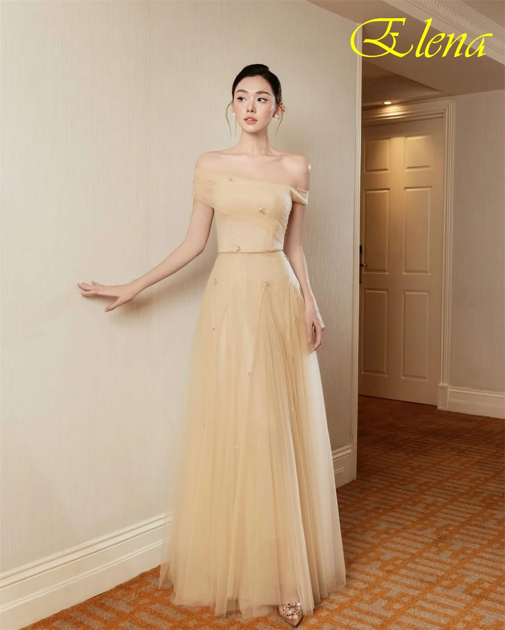 Customized Elegant champagne Organza Evening Dress Classic Boat Neck Off the Shoulder Prom Dress Soft A-Line Crystal Party Dress 
Customized Elegant champagne Organza Evening Dress Classic Boat Neck Off the Shoulder Prom Dress Soft A-Line Crystal Party Dress