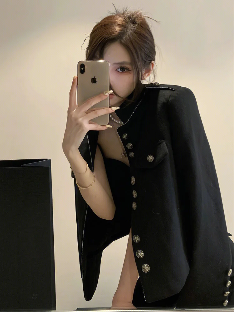 Черный укороченный приталенный пиджак женский, модный, с воротником-стойкой, стильный, для повседневной носки, из полиэстера
Черный укороченный приталенный пиджак женский, модный, с воротником-стойкой, стильный, для повседневной носки, из полиэстера