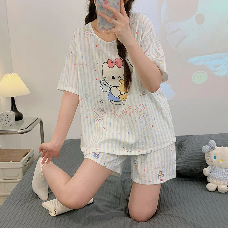 Летняя пижама женская милый костюм Hello Kitty для девочек в мультяшном стиле комиксов
Летняя пижама женская милый костюм Hello Kitty для девочек в мультяшном стиле комиксов