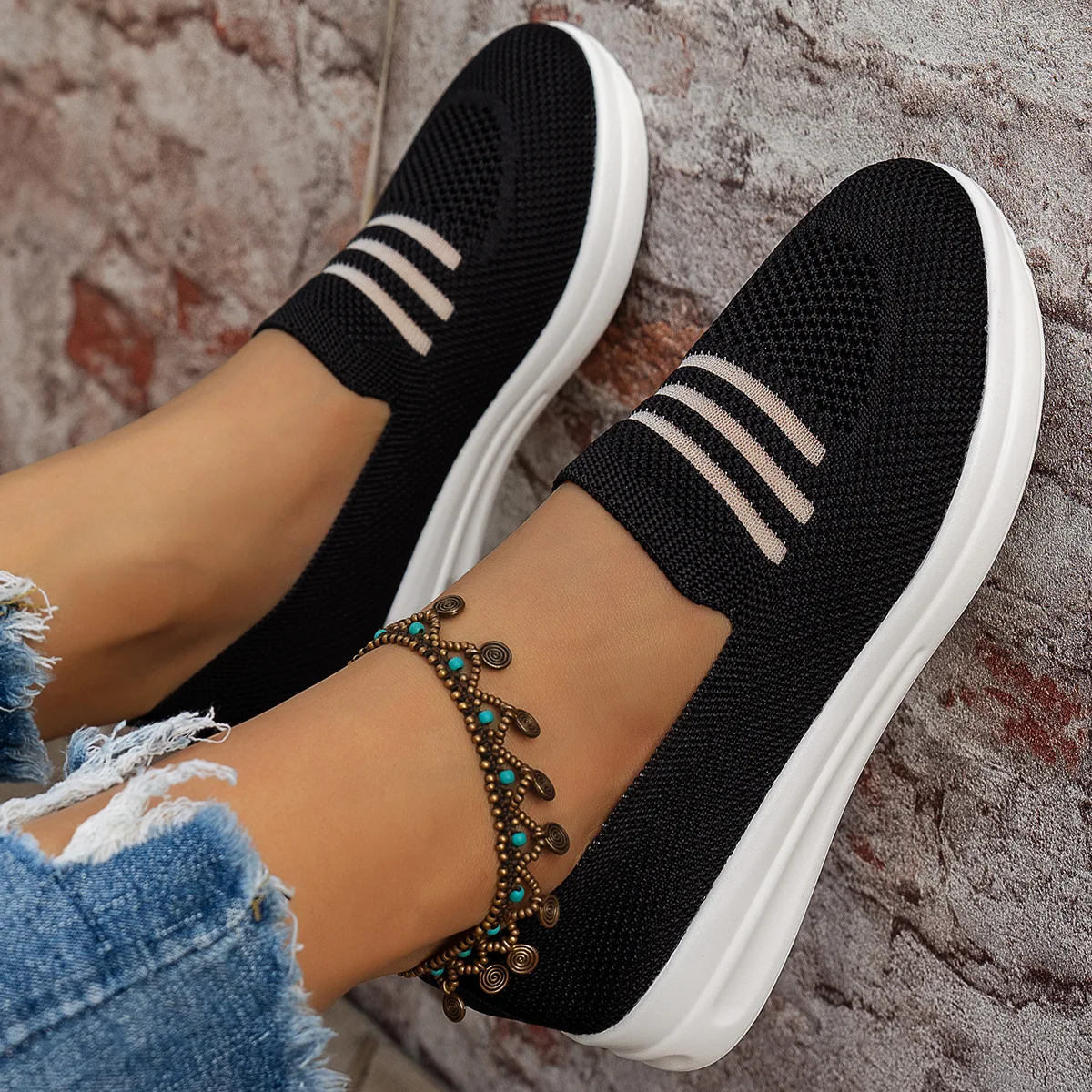 New spring round toe lazy man's one-foot flat bean shoes and casual perforated women's shoes
New spring round toe lazy man's one-foot flat bean shoes and casual perforated women's shoes