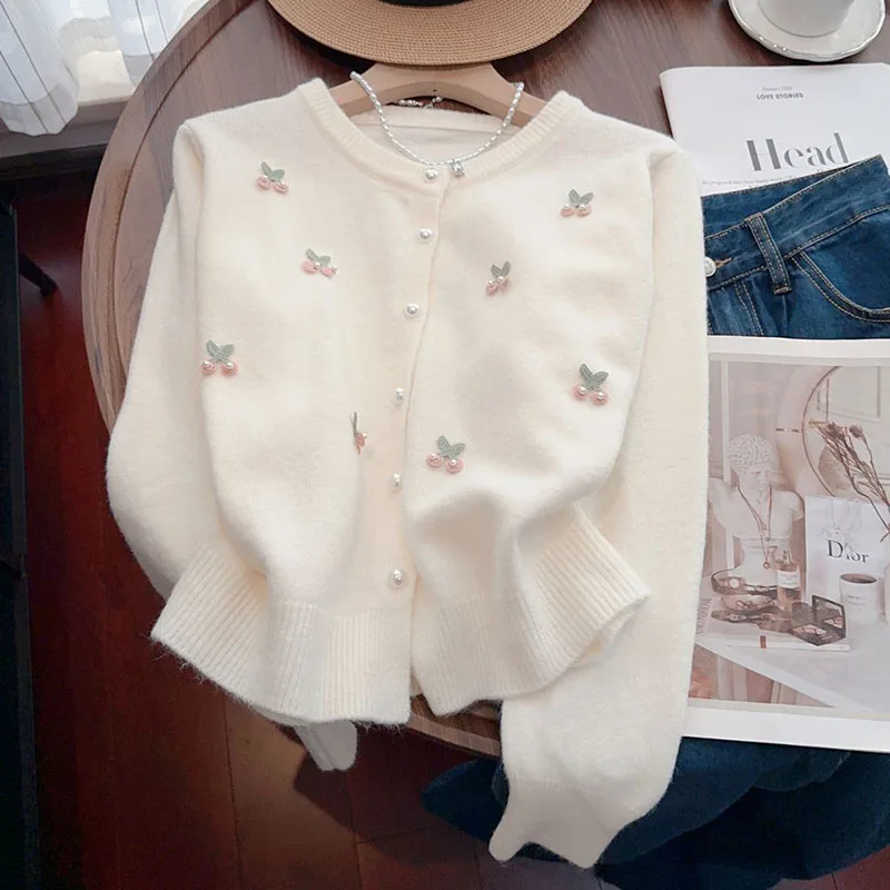 Korean Fashion Print O Neck Knitwear Women Long Sleeve All Match Knitted Tops Pink Sweet Pearls Decorate Sweater Cardigan Woman
Korean Fashion Print O Neck Knitwear Women Long Sleeve All Match Knitted Tops Pink Sweet Pearls Decorate Sweater Cardigan Woman