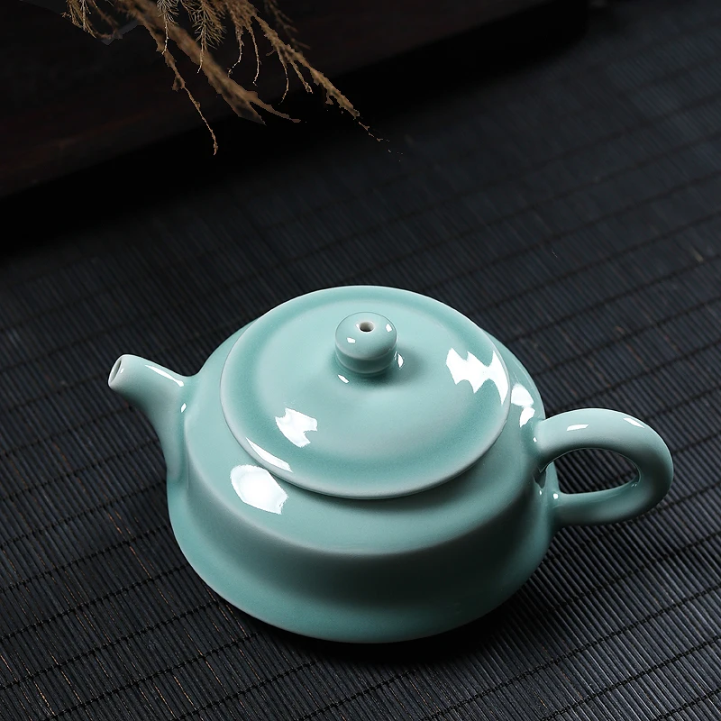 Handmade Single Teapot Ceramics Tea Pot with Filter for Brewing Tea Porcelain Blue Color Dragon Well Flat Tea Pot for Home Use
Handmade Single Teapot Ceramics Tea Pot with Filter for Brewing Tea Porcelain Blue Color Dragon Well Flat Tea Pot for Home Use