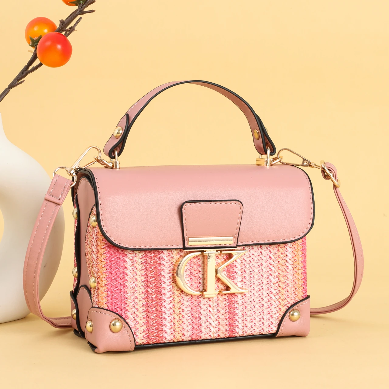 Элегантная модная женская кожаная сумка на плечо класса люкс 2025 года, знаменитая дизайнерская классическая популярная винтажная сумка  
Элегантная модная женская кожаная сумка на плечо класса люкс 2025 года, знаменитая дизайнерская классическая популярная винтажная сумка 