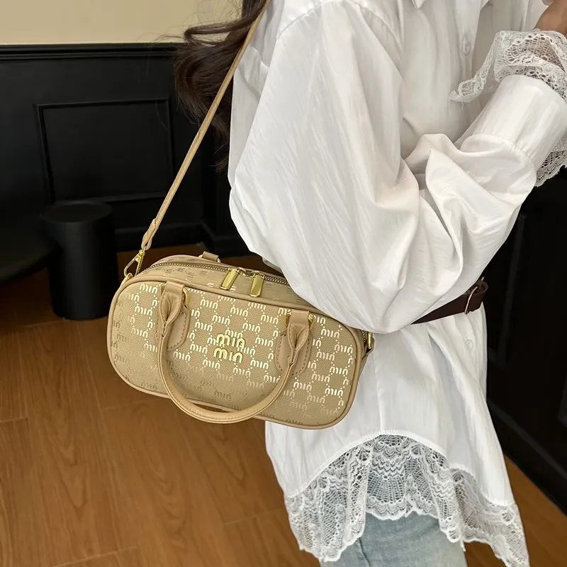 Elegant Women's Luxury Leather Tote Bag Fashion Crossbody Shoulder Handbag Designer Classic Chic Look
Elegant Women's Luxury Leather Tote Bag Fashion Crossbody Shoulder Handbag Designer Classic Chic Look