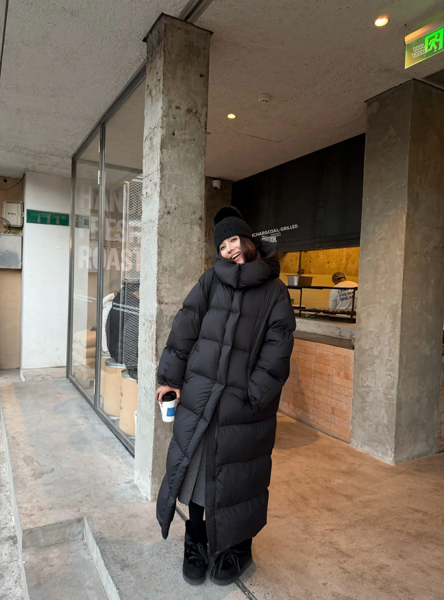 Winter Du down Jaet Long Hooded Women's Coat Big Quilted Coat White Du Feather 90% Fill Power Zipper Closure
Winter Du down Jaet Long Hooded Women's Coat Big Quilted Coat White Du Feather 90% Fill Power Zipper Closure