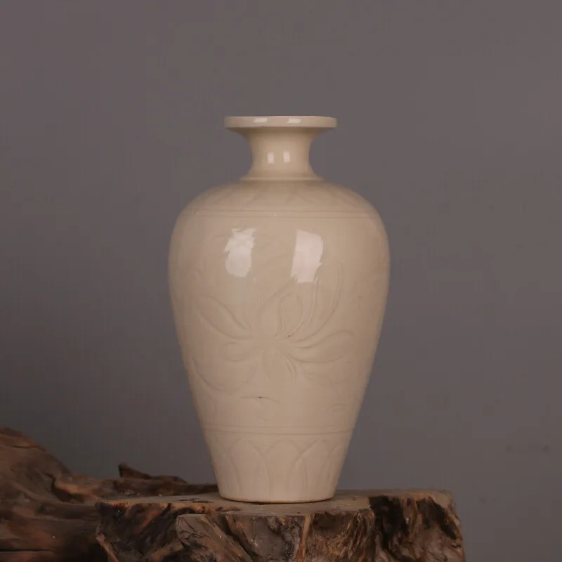 6.9" Good Chinese Song Porcelain Ding Kiln White Glaze Flower Vase
6.9" Good Chinese Song Porcelain Ding Kiln White Glaze Flower Vase