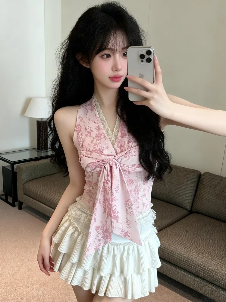 Slim Fit Lace Trim V-Neck Hanging Neck Small Vest Women Summer Vacation Style New Version Sleeveless Top Skin Friendly Breath...
Slim Fit Lace Trim V-Neck Hanging Neck Small Vest Women Summer Vacation Style New Version Sleeveless Top Skin Friendly Breath...