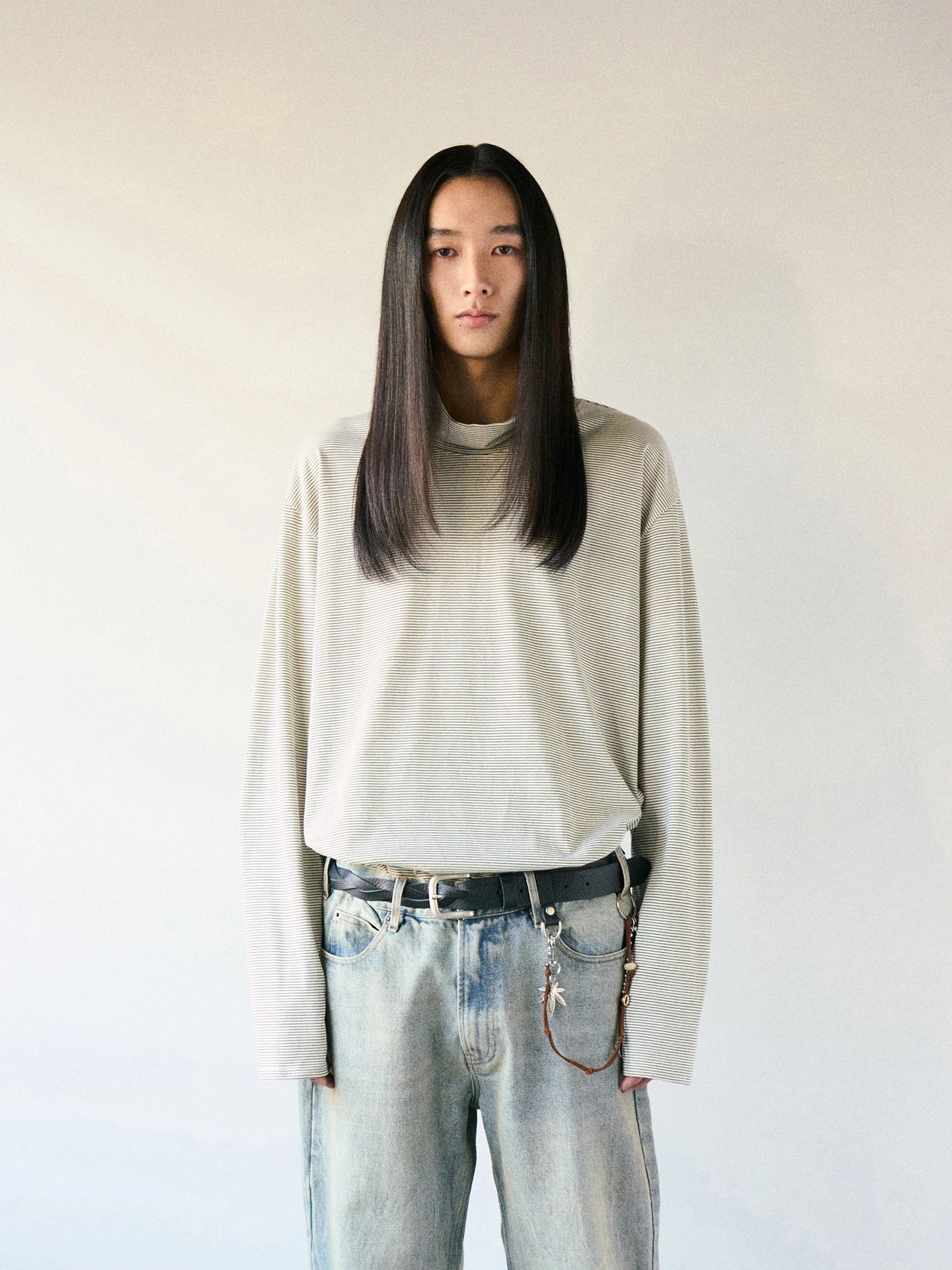 High Collar Long Sleeve T-Shirt Vertical Shadow Stripe Vintage Inner Wear Layered Top City Walk Fashion Urban Style Cotton Blend
High Collar Long Sleeve T-Shirt Vertical Shadow Stripe Vintage Inner Wear Layered Top City Walk Fashion Urban Style Cotton Blend