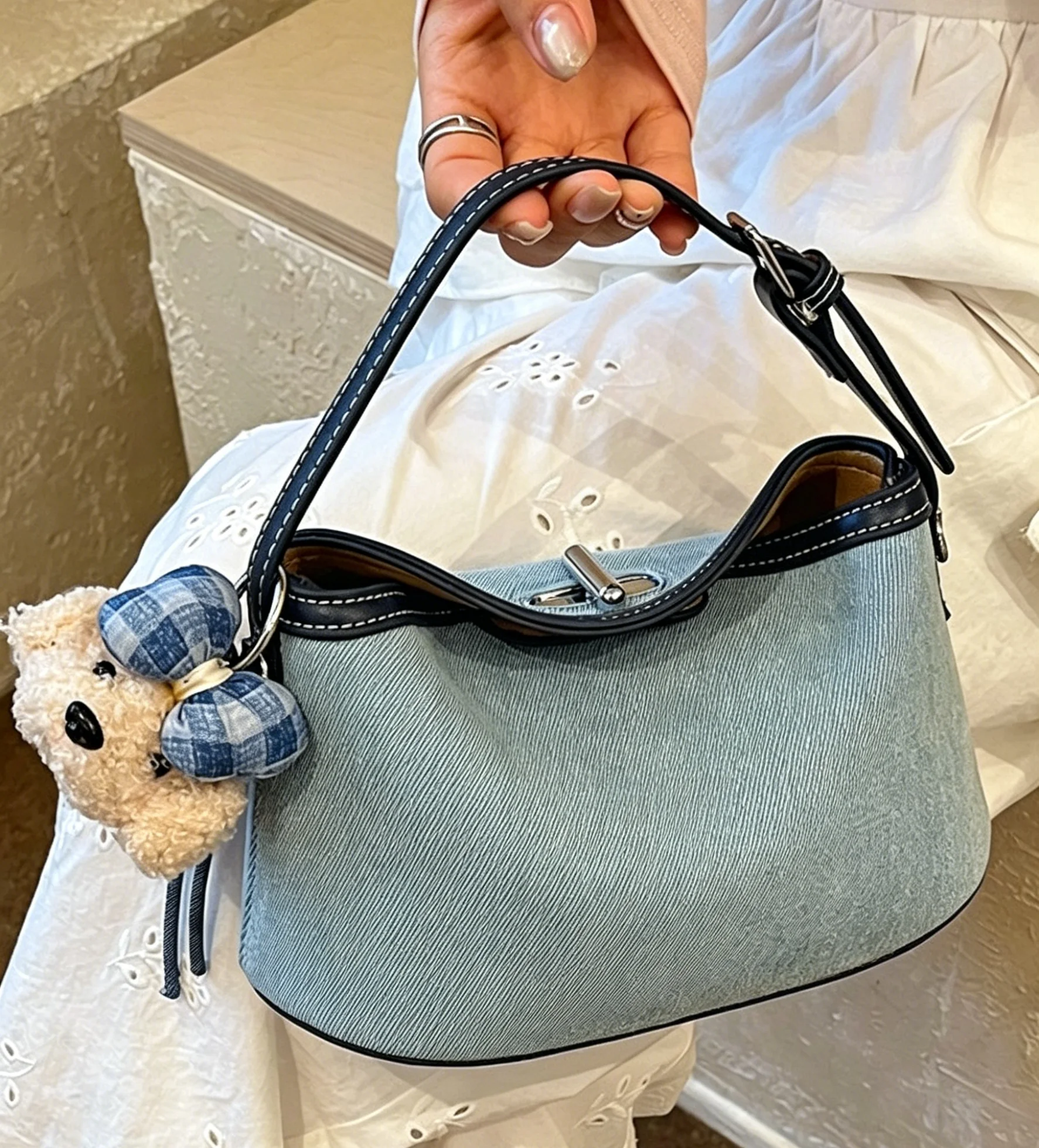 2026 Denim Mini Handbag with Charm Women's Trendy Ice Bucket Bag Crossbody Shoulder Bag for Daily
2026 Denim Mini Handbag with Charm Women's Trendy Ice Bucket Bag Crossbody Shoulder Bag for Daily