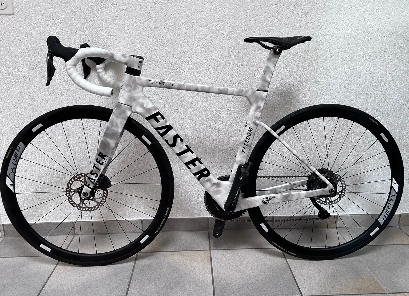 Велосипедная рама FASTERWAY Gray Camouflage, карбоновая, с дисковыми тормозами, UD, глянцевая, размеры 50, 52, 54, 56, 58 см, в наличии.
Велосипедная рама FASTERWAY Gray Camouflage, карбоновая, с дисковыми тормозами, UD, глянцевая, размеры 50, 52, 54, 56, 58 см, в наличии.