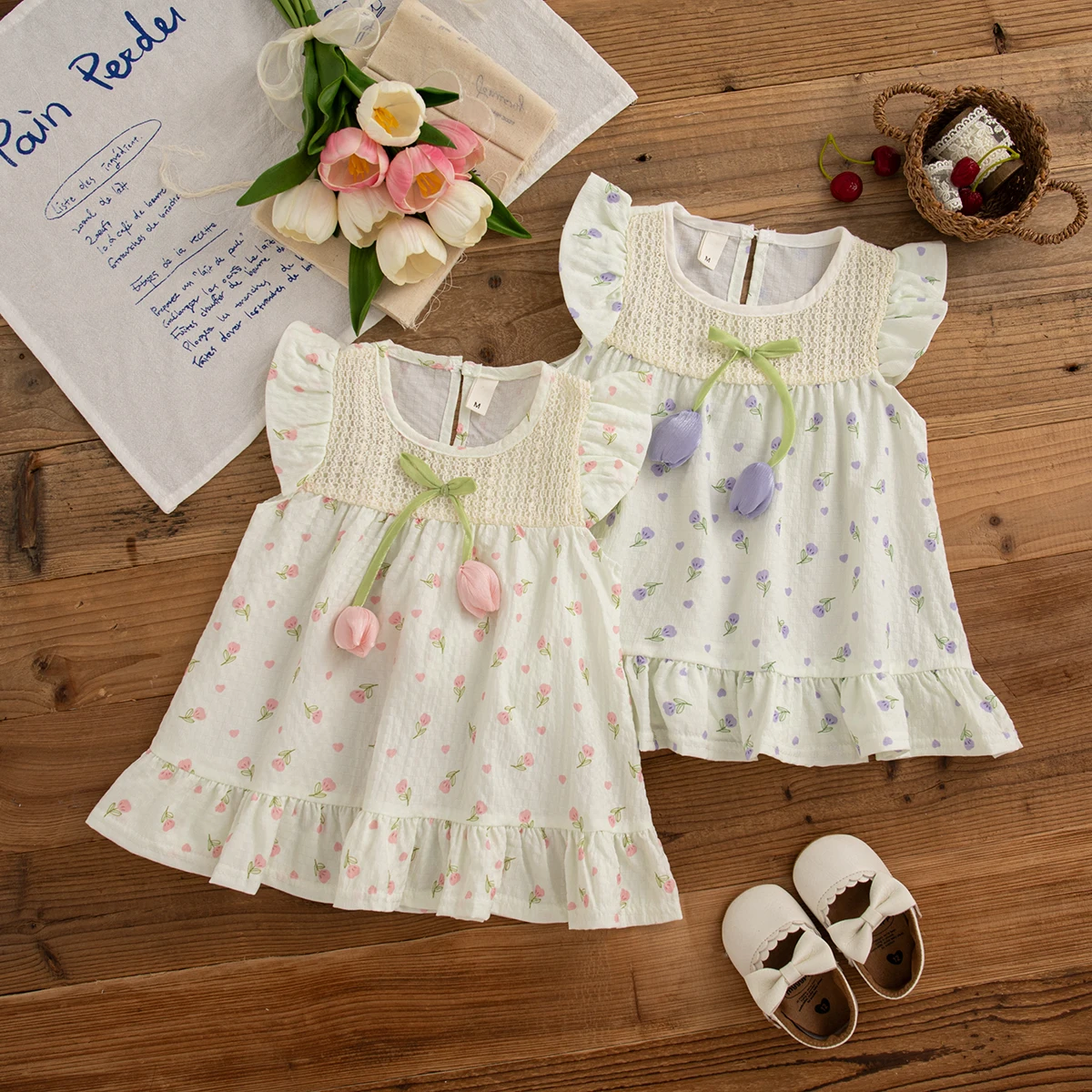 Летние хлопковые платья для девочек с тюльпановым бантом и маленькими рукавами-крылышками, милые повседневные пляжные платья для малышек
Летние хлопковые платья для девочек с тюльпановым бантом и маленькими рукавами-крылышками, милые повседневные пляжные платья для малышек