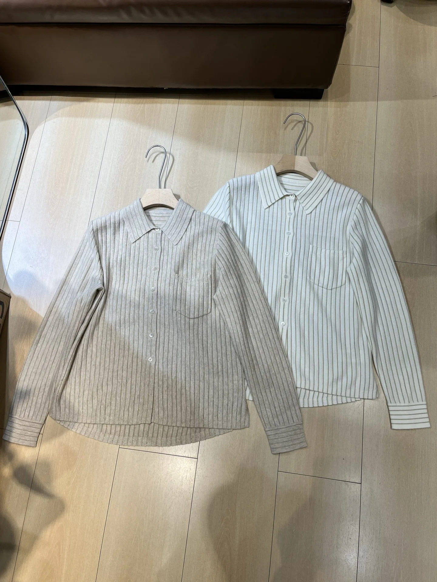 Autumn Winter Casual Knitted Camere Long Sve Collared Stripe irt Women Comfortable Soft Versatile Commute Casual irt
Autumn Winter Casual Knitted Camere Long Sve Collared Stripe irt Women Comfortable Soft Versatile Commute Casual irt