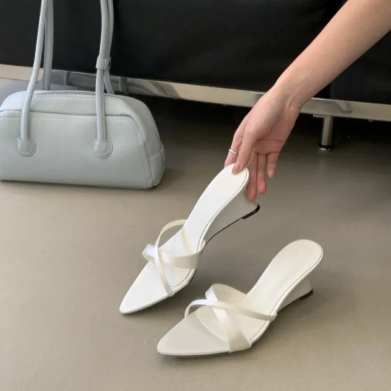 New Women's Shoes Exquisite Pointed Tip High Heeled Slippers for Woman Elegant French Casual Shoes Designer Shoes Zapatos Mujer
New Women's Shoes Exquisite Pointed Tip High Heeled Slippers for Woman Elegant French Casual Shoes Designer Shoes Zapatos Mujer