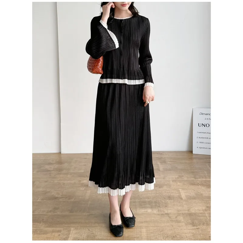 Miyake Women Skirt Set 2026 Spring New Gentle Casual Long Sleeve Top T-Shirt Stretch Pleated Straight Half Skirt 2 Piece Office
Miyake Women Skirt Set 2026 Spring New Gentle Casual Long Sleeve Top T-Shirt Stretch Pleated Straight Half Skirt 2 Piece Office