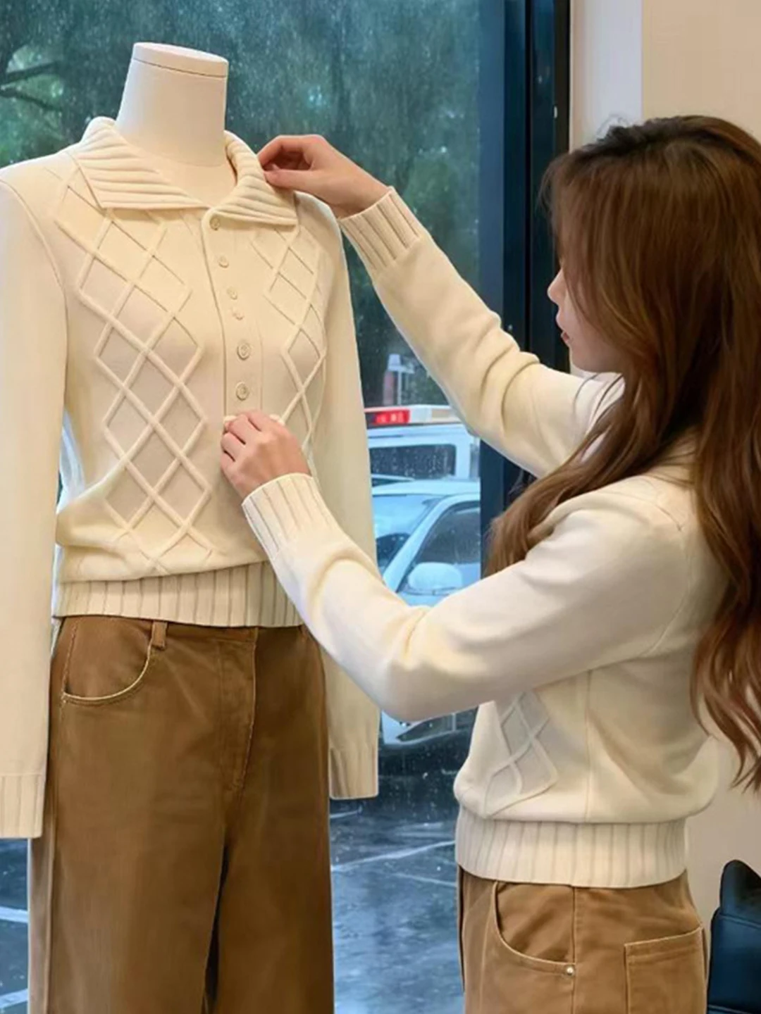 Женская вязаная базовая кофта с длинным рукавом, мягкий топ для осени и зимы, модная теплая одежда в стиле «маленький аромат»
Женская вязаная базовая кофта с длинным рукавом, мягкий топ для осени и зимы, модная теплая одежда в стиле «маленький аромат»