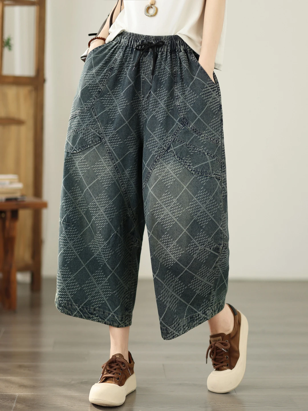 Loose Casual Fashionable Big Size Soft Denim Wide Leg Pants Women Summer Versatile Floral Print High Waist Straight Cut Jeans
Loose Casual Fashionable Big Size Soft Denim Wide Leg Pants Women Summer Versatile Floral Print High Waist Straight Cut Jeans