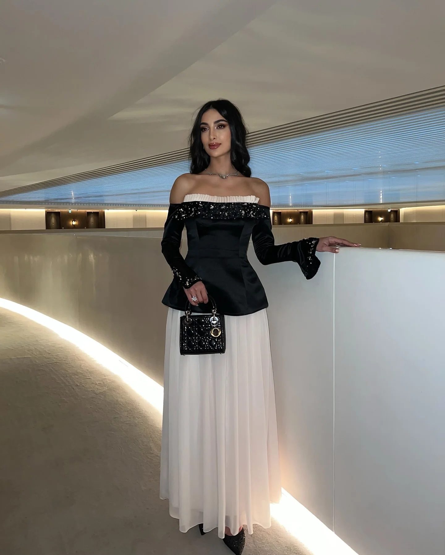 Customized Fashion Strapless Chiffon Long Sleeves Crystal Evening Dresses Elegant Floor Length Celebrity Gowns Vestido De Noche
Customized Fashion Strapless Chiffon Long Sleeves Crystal Evening Dresses Elegant Floor Length Celebrity Gowns Vestido De Noche