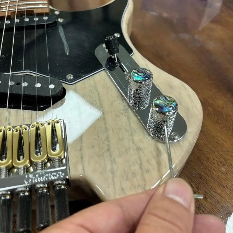 U2JB Guitar Performances Knobs Surfaces for Fatigue Frees Long Playing
U2JB Guitar Performances Knobs Surfaces for Fatigue Frees Long Playing