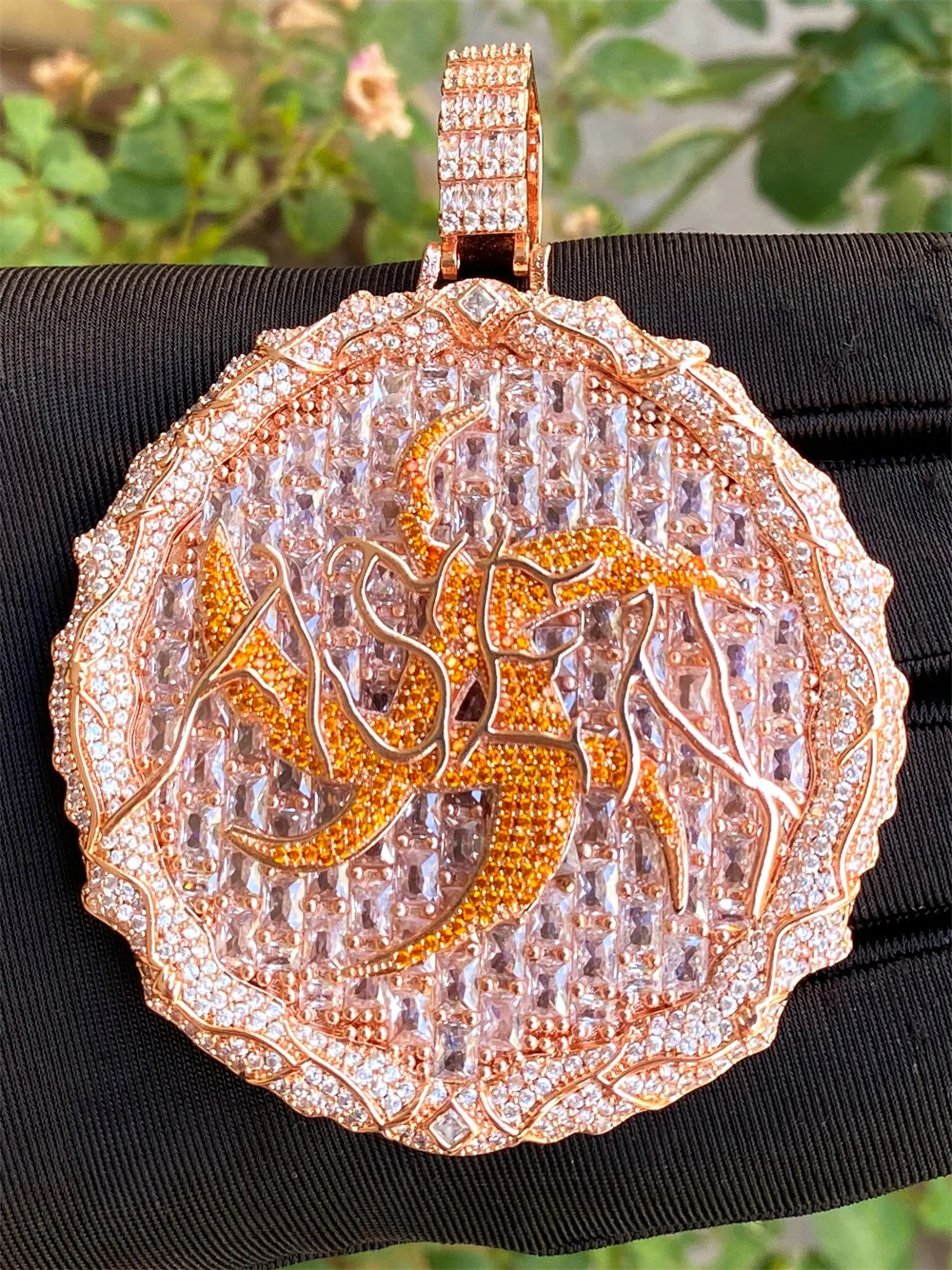 New Arrival Hip-Hop Colored Zircon-Inlaid Thorn Disc Copper Pendant Necklace Trendy Men's Jewelry
New Arrival Hip-Hop Colored Zircon-Inlaid Thorn Disc Copper Pendant Necklace Trendy Men's Jewelry