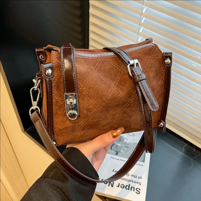 2025 Winter Quilted Shoulder Bag, Women's Minimalist Crossbody Purse, Casual Day to Night Tote, Versatile Sling Bag, Textured
2025 Winter Quilted Shoulder Bag, Women's Minimalist Crossbody Purse, Casual Day to Night Tote, Versatile Sling Bag, Textured