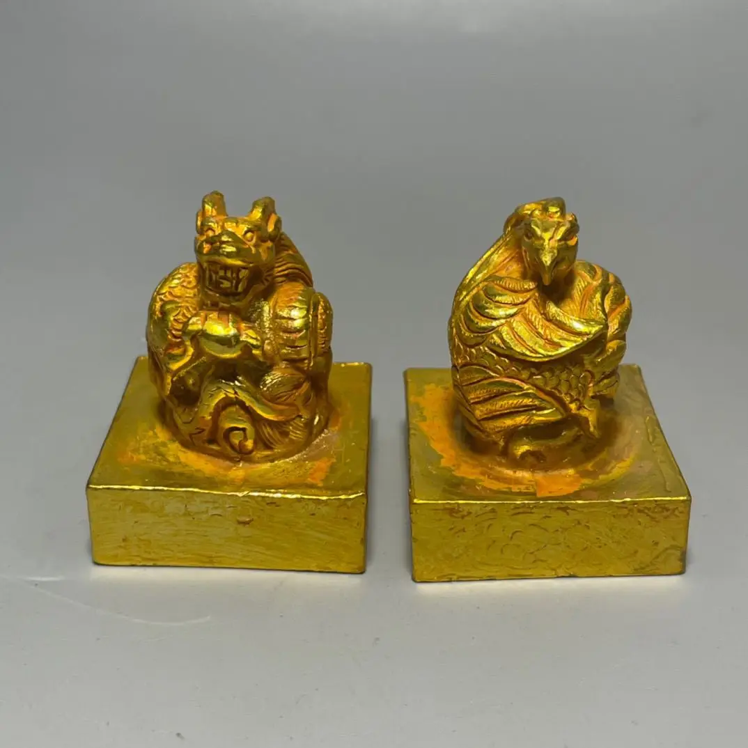 Gilt retro dragon and phoenix, a set of solid seals, old collection jade seals, home ornaments, study antique collection handicr
Gilt retro dragon and phoenix, a set of solid seals, old collection jade seals, home ornaments, study antique collection handicr