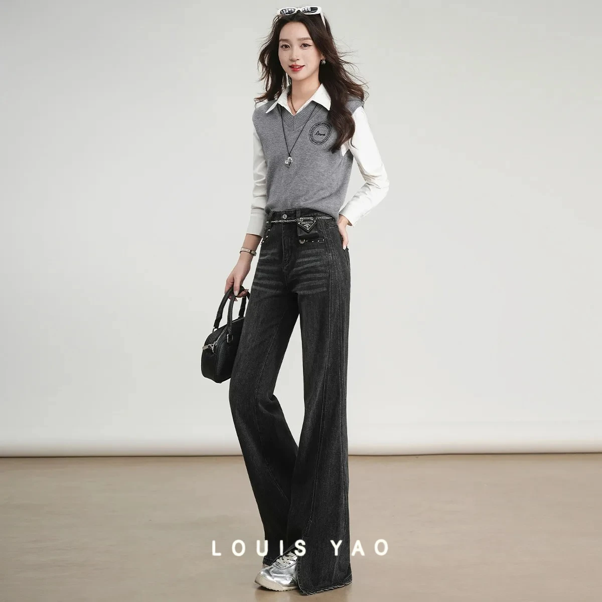 LOUIS YAO Women's Jeans 2025 Women's Pants Split-cuff Slightly Flared Pants Retro High-waisted Rivet-decorated Denim Trousers
LOUIS YAO Women's Jeans 2025 Women's Pants Split-cuff Slightly Flared Pants Retro High-waisted Rivet-decorated Denim Trousers