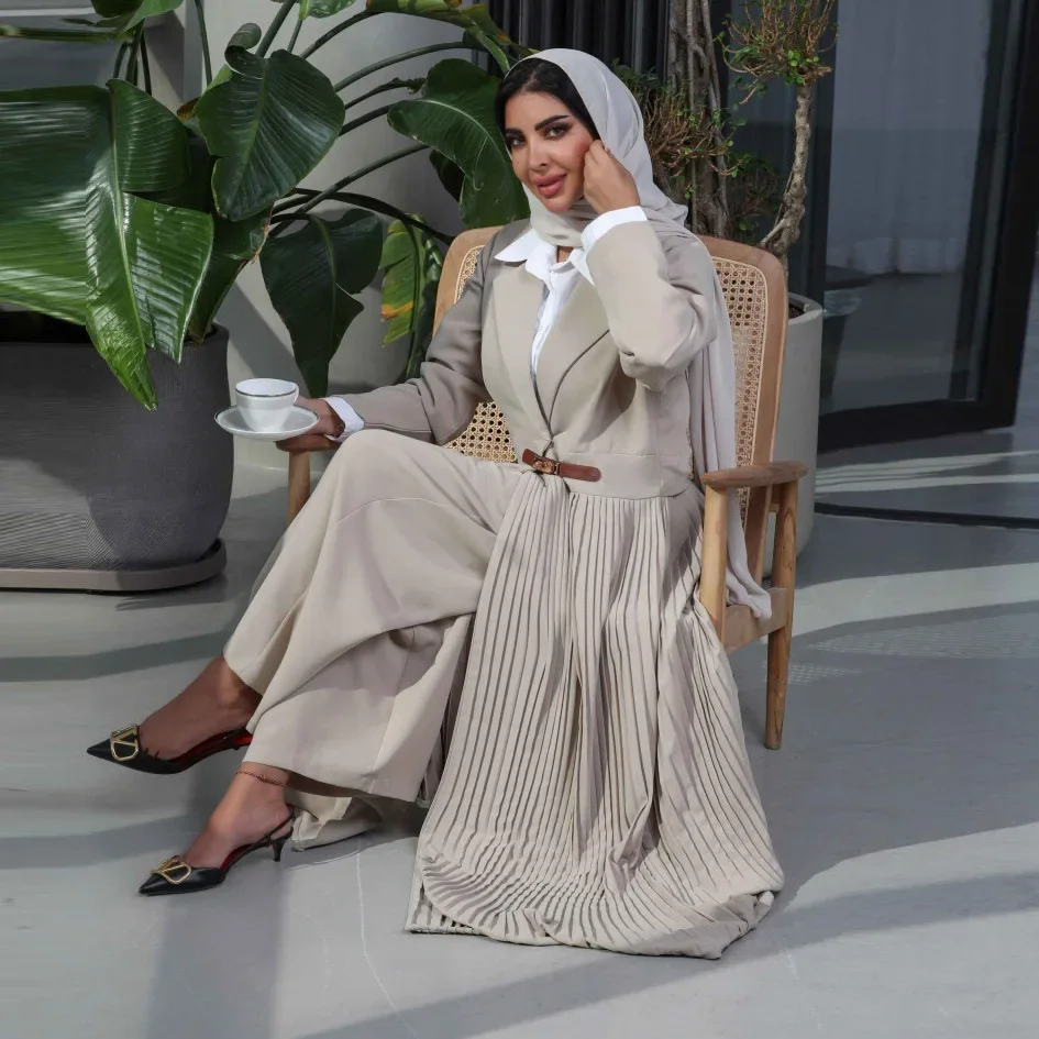 Jacket Muslim Arabian Abaya Cardigan Robe Pleated Clothing Fashion Leather Buttons Solid Color Robe Coat
Jacket Muslim Arabian Abaya Cardigan Robe Pleated Clothing Fashion Leather Buttons Solid Color Robe Coat