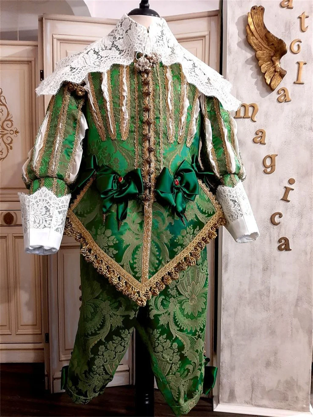 Men's Tudor Elizabethan Period Costume Green Renaissance Royal Court King Tudor Prince Nobleman Costume Doublet Jacket Duke Suit
Men's Tudor Elizabethan Period Costume Green Renaissance Royal Court King Tudor Prince Nobleman Costume Doublet Jacket Duke Suit