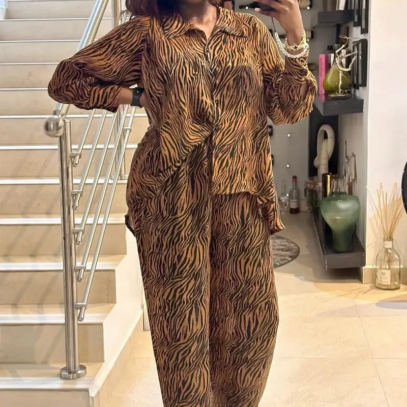 Женский костюм с принтом зебры, длинный воротник, винтажный комплект Sle Faion для взрослых, весенний сезон, длинные брюки, костюм ветровки в стиле ретро
Женский костюм с принтом зебры, длинный воротник, винтажный комплект Sle Faion для взрослых, весенний сезон, длинные брюки, костюм ветровки в стиле ретро