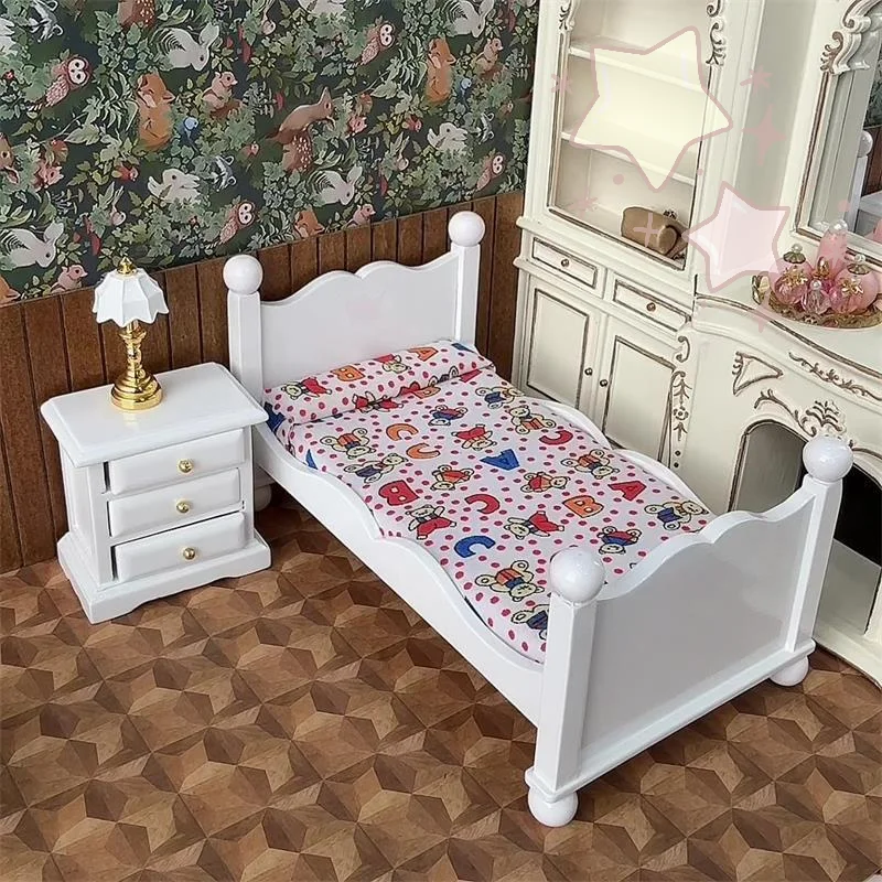 1:12 кукольный домик, миниатюры, деревянная односпальная кровать, тумбочка, набор, модель для кукольного дома, спальни, декор сцены, украшения, ролевые игры, игрушки
1:12 кукольный домик, миниатюры, деревянная односпальная кровать, тумбочка, набор, модель для кукольного дома, спальни, декор сцены, украшения, ролевые игры, игрушки