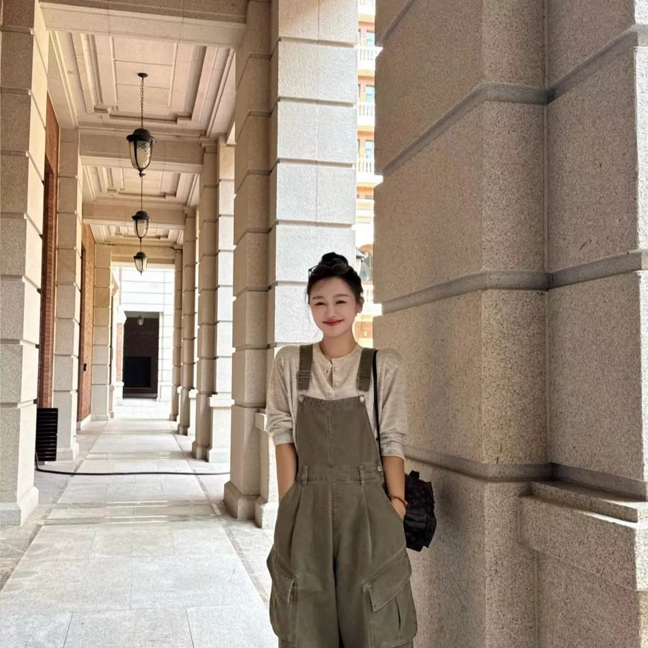 Retro American Washed Multi-Pocket Workwear Overalls Women's Street Style Wide Leg Floor-Length Pants High Waist Jeans
Retro American Washed Multi-Pocket Workwear Overalls Women's Street Style Wide Leg Floor-Length Pants High Waist Jeans