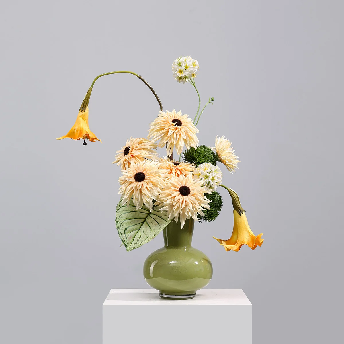 Handmade Modern Glass Vase with Artificial Mixed Flowers High Simulation Long-Lasting Fashionable Realistic Home Decor
Handmade Modern Glass Vase with Artificial Mixed Flowers High Simulation Long-Lasting Fashionable Realistic Home Decor