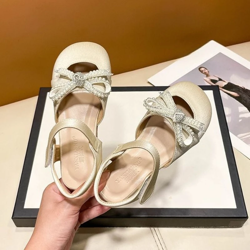 New Summer Girls Open Toe Sandals Soft Sole Hollow Princess Shoes Fashionable for Baby and Children
New Summer Girls Open Toe Sandals Soft Sole Hollow Princess Shoes Fashionable for Baby and Children