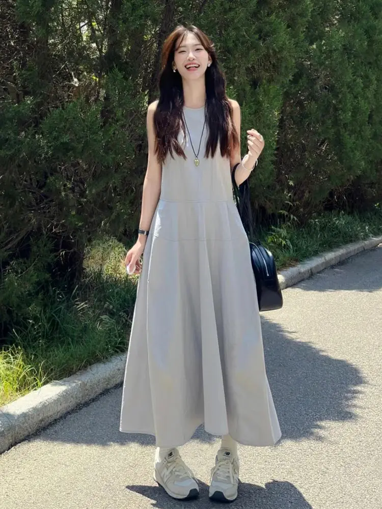 French sleeveless round neck temperament vest grey 2025 summer new pleated loose dress
French sleeveless round neck temperament vest grey 2025 summer new pleated loose dress