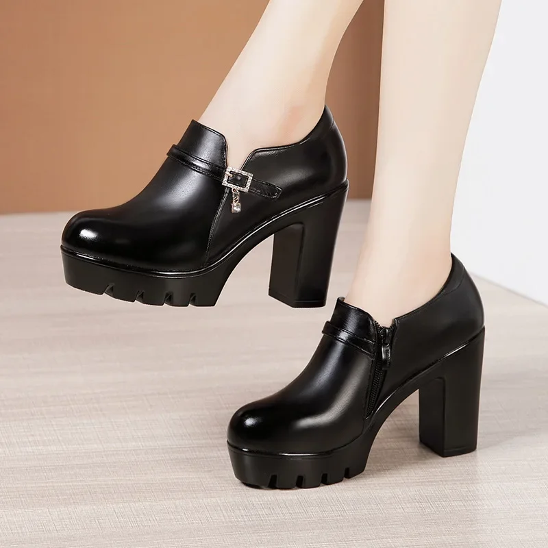 10cm Small Size 32-43 Fashion Deep Mouth Soft Leather Shoes Women's Platform Pumps 2024 Block High Heels Shoes Office Model
10cm Small Size 32-43 Fashion Deep Mouth Soft Leather Shoes Women's Platform Pumps 2024 Block High Heels Shoes Office Model