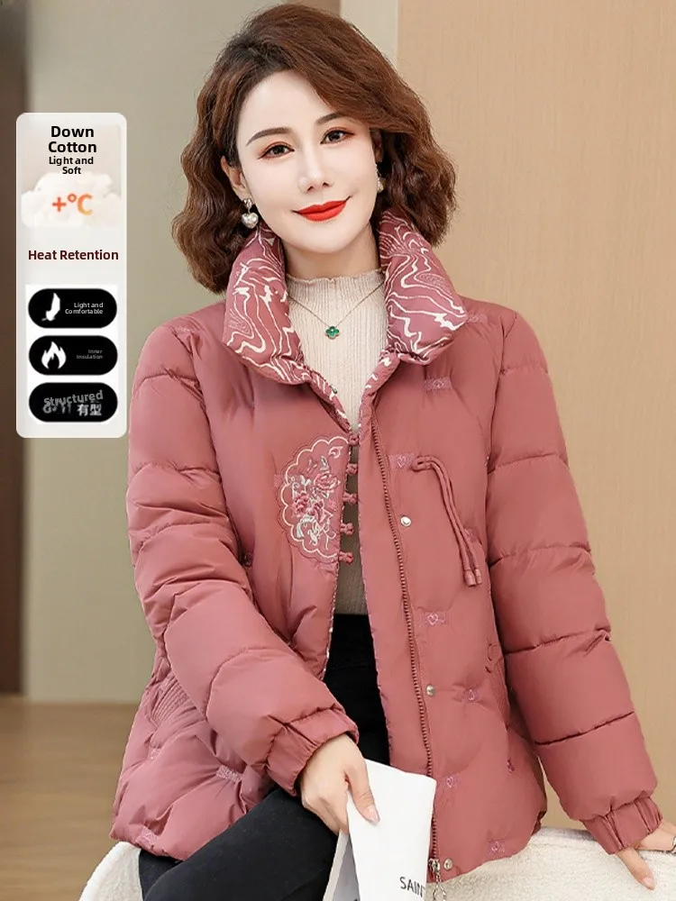 Новая модная зимняя куртка 2024 года для женщин среднего и старшего возраста, утепленная пухом и хлопком, в корейском стиле, из мягкого полиэфирного волокна, утолщенная.
Новая модная зимняя куртка 2024 года для женщин среднего и старшего возраста, утепленная пухом и хлопком, в корейском стиле, из мягкого полиэфирного волокна, утолщенная.