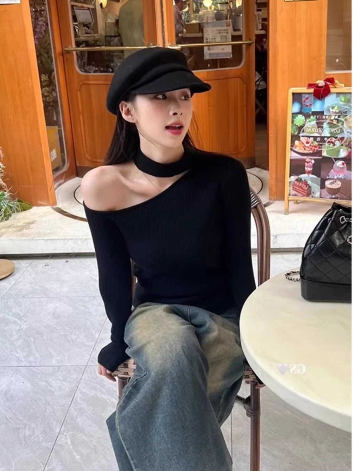 Sexy Knitted Base Shirt Women's Early Spring Shoulder-baring Hanging Neck Knitwear Inner Wear Spicy Girl Top Design Sensation
Sexy Knitted Base Shirt Women's Early Spring Shoulder-baring Hanging Neck Knitwear Inner Wear Spicy Girl Top Design Sensation