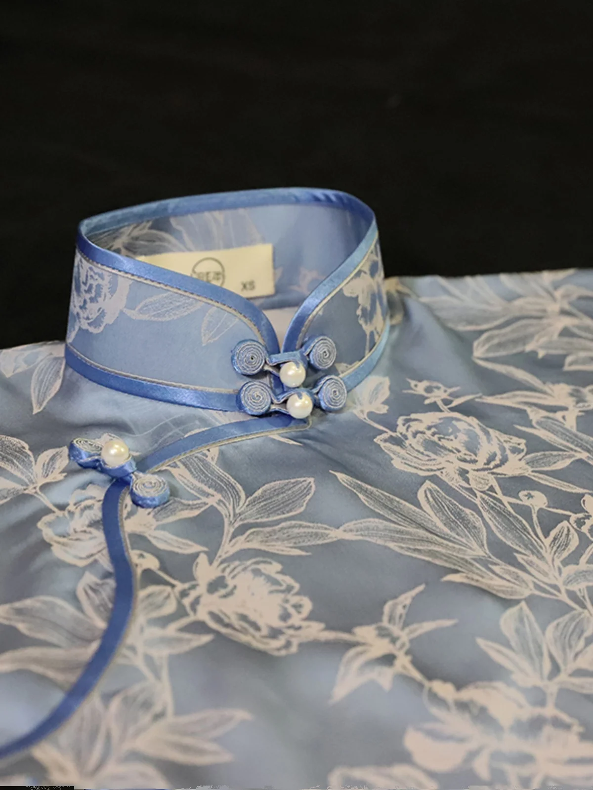 Традиционное китайское платье ручной работы с дизайном «флю», длинное, с низким разрезом, для повседневной носки
Традиционное китайское платье ручной работы с дизайном «флю», длинное, с низким разрезом, для повседневной носки