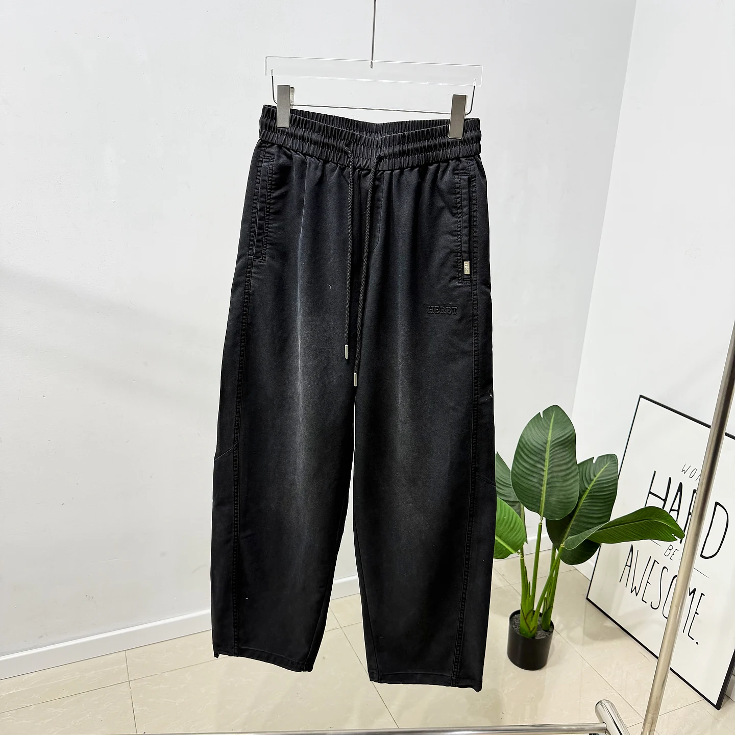 Мужские повседневные брюки из смесовой ткани лиоцелл-вискоза с охлаждающим эффектом, свободного кроя, дышащие, новые, весна-лето, модные, прямые штанины
Мужские повседневные брюки из смесовой ткани лиоцелл-вискоза с охлаждающим эффектом, свободного кроя, дышащие, новые, весна-лето, модные, прямые штанины